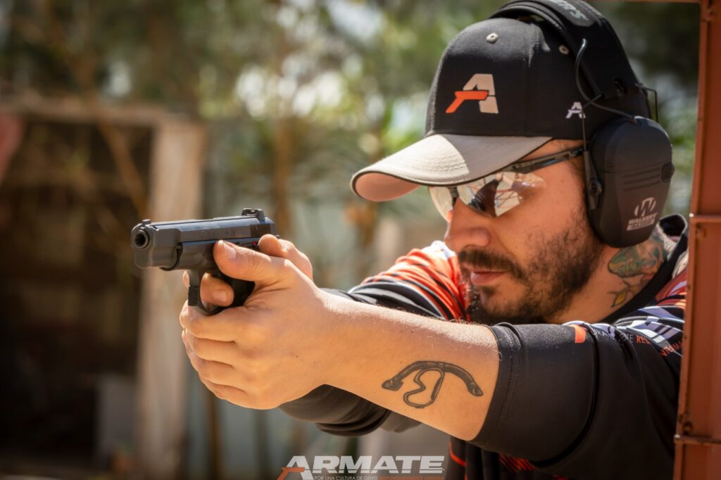 Como agarrar un arma correctamente empuñadura